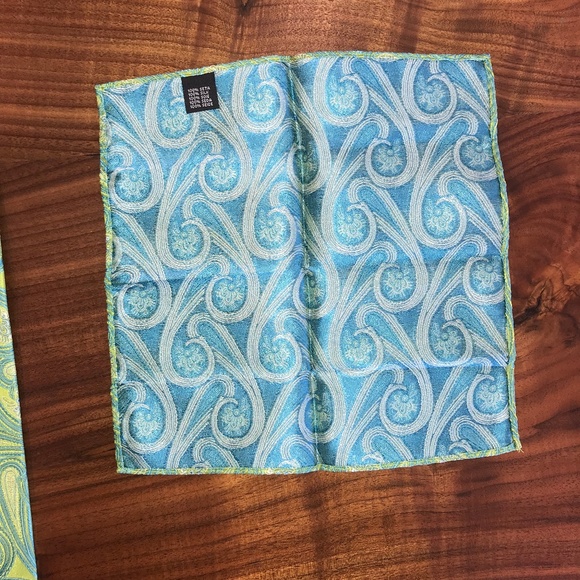 LIKE NEW Green Tie, Pocket Square & Cufflink Set - Picture 6 of 6